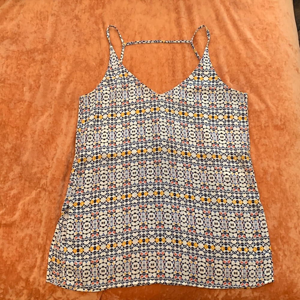 Patterned tank